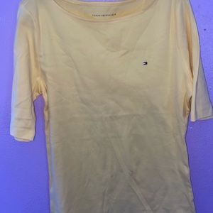 hi I’m selling a Tommy Hilfiger shirt !